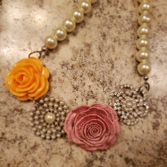 Pearl Flower Necklace - Picture 3 of 4